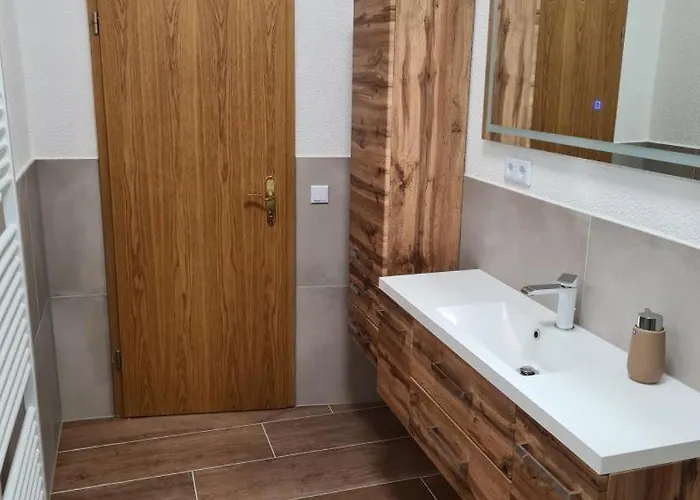 Neu! In Mit Balkon *