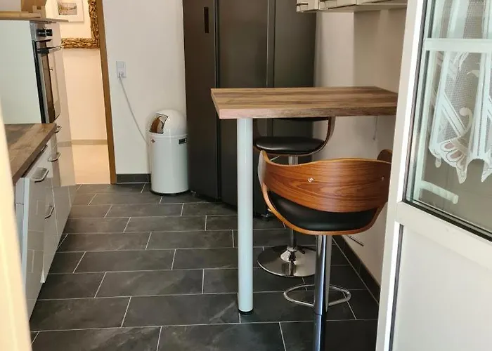 Neu! In Mit Balkon *